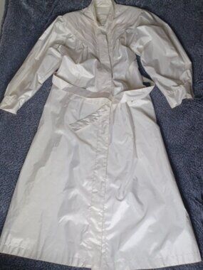 Maggie Lawrence Collection Sz 8 Duster Jacket Rubberized Backing Shiny White Vtg